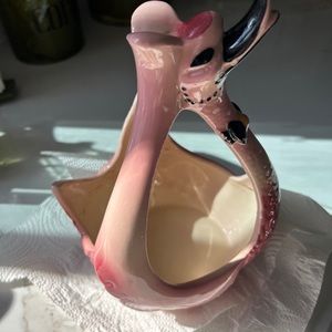 Beautiful Hull Swan Planter (vintage)